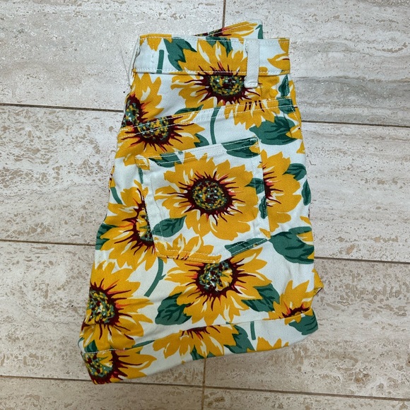 American Apparel Sunflower Shorts (S/M - 27) - Picture 3 of 4